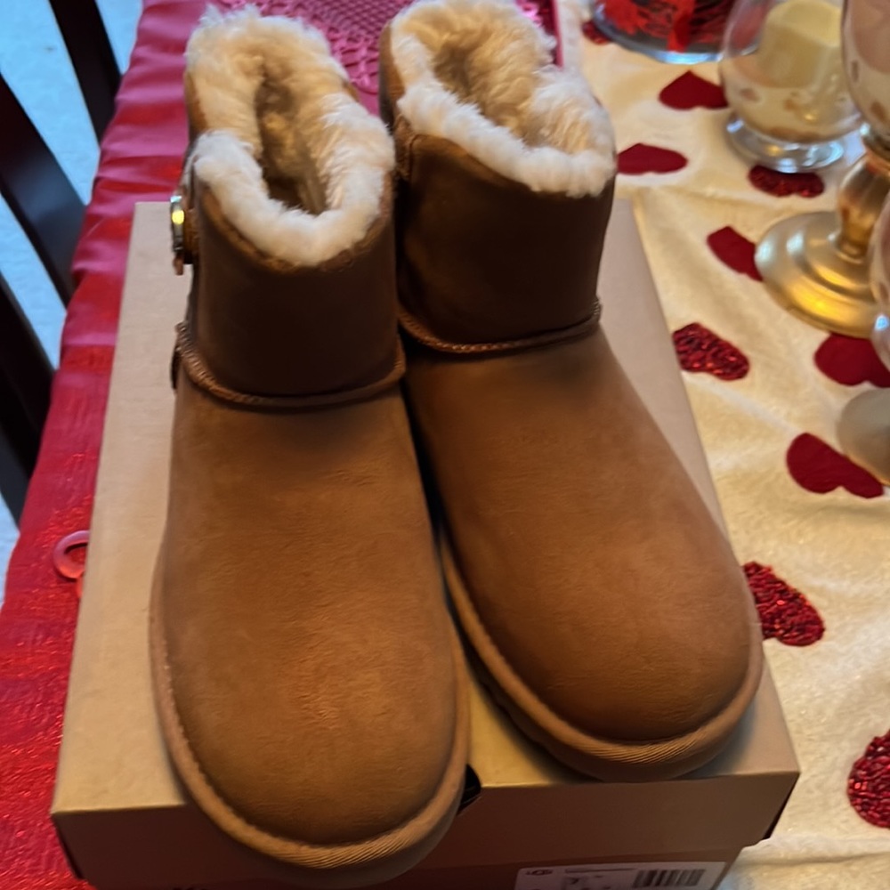 Ugg Mini Bailey Button Crystals Size 7 - image 4